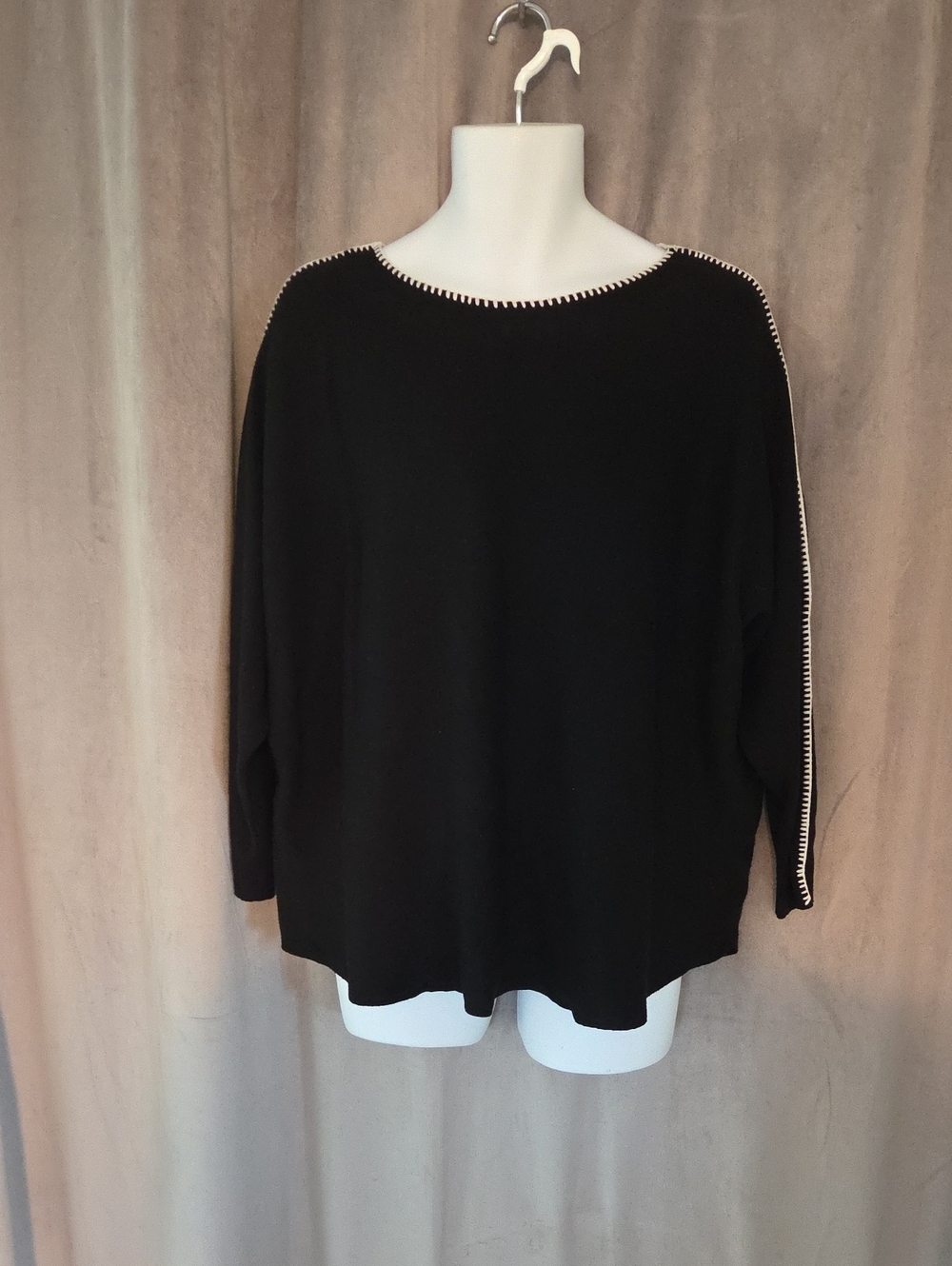 Women's 2X Black Crewneck Sweater with Contrast Stitching